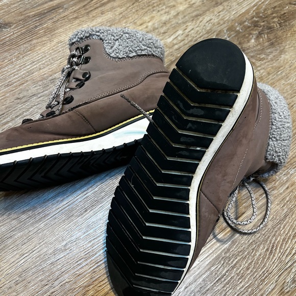 Women’s Cozy Cardigan and Aspen Boots Outfit - Picture 15 of 16